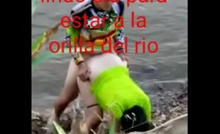 リオデジャネイロのビーチで四つん這いになって犯される素人ブルネット